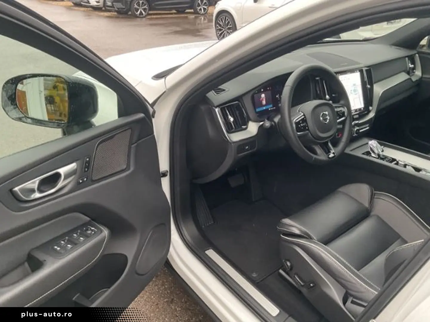 VOLVO XC60 B4 Plus Dark 2WD Pano ACC 360  Google 21