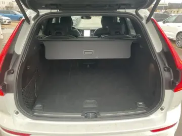 VOLVO XC60 B4 Plus Dark 2WD Pano ACC 360  Google 21