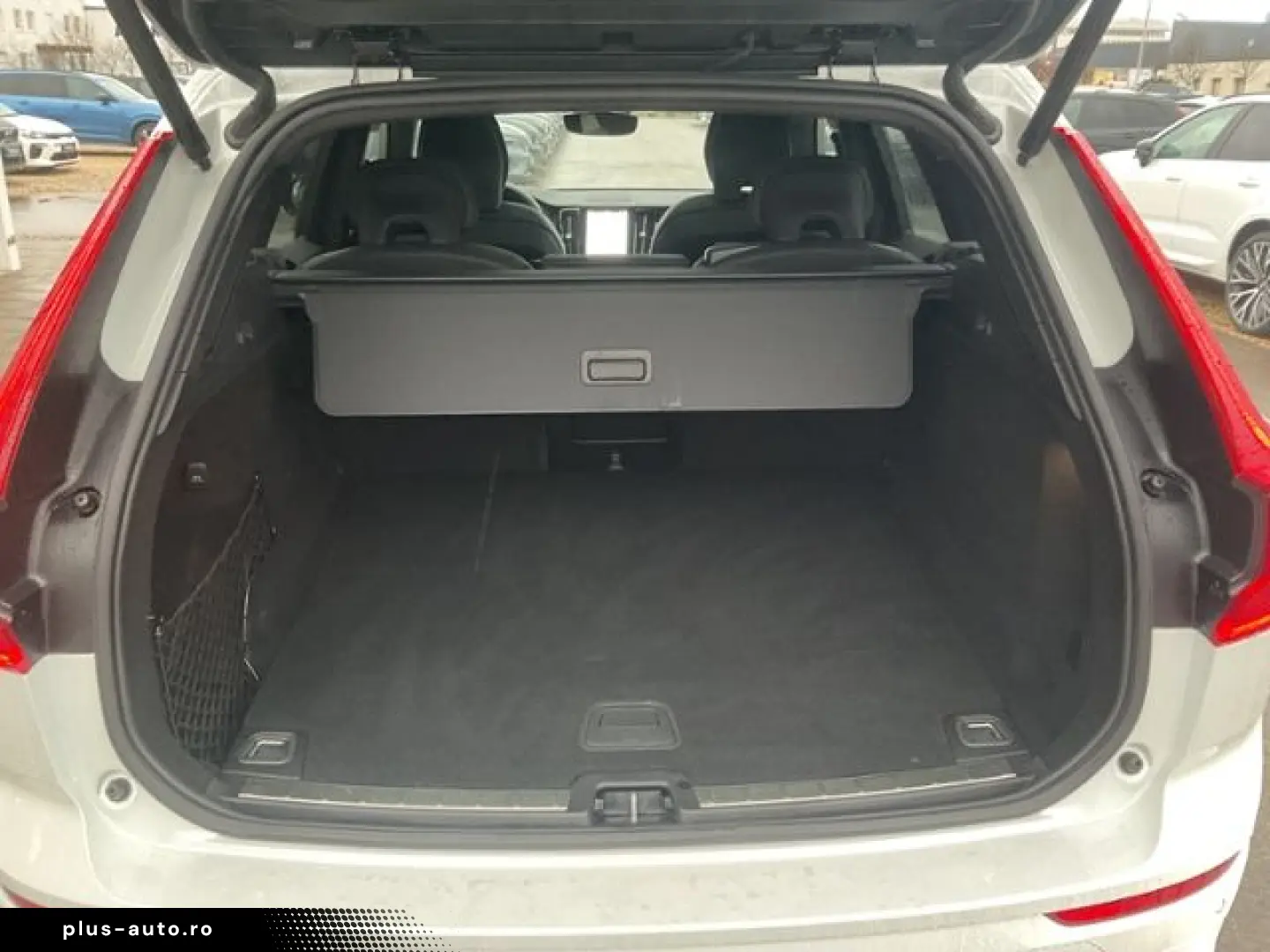 VOLVO XC60 B4 Plus Dark 2WD Pano ACC 360  Google 21