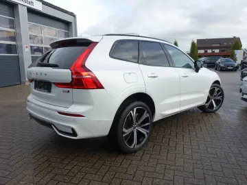 VOLVO XC60 Plus B5 AWD Four-C AHK HeadUp 360 Cam Pano