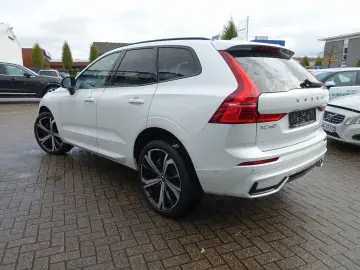 VOLVO XC60 Plus B5 AWD Four-C AHK HeadUp 360 Cam Pano