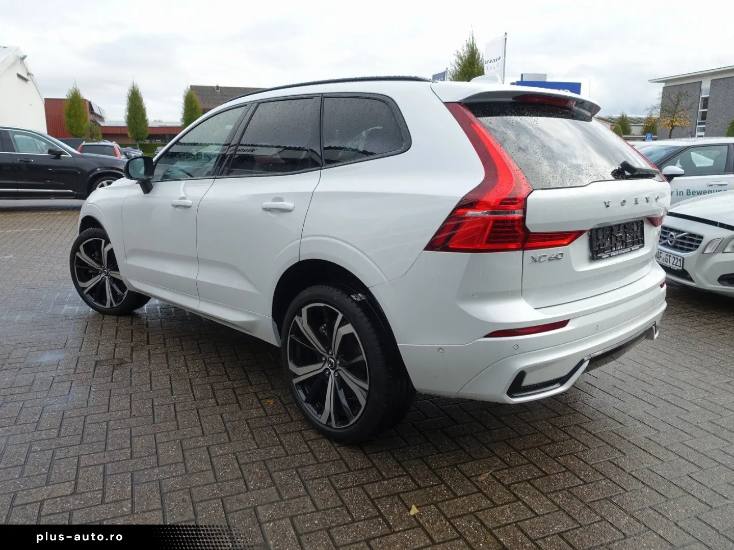 VOLVO XC60 Plus B5 AWD Four-C AHK HeadUp 360 Cam Pano