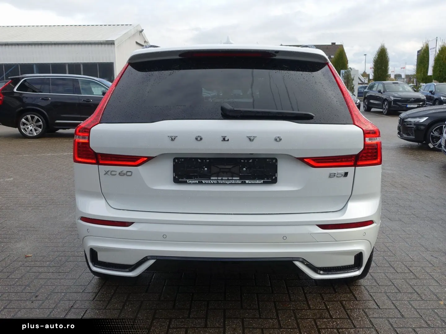 VOLVO XC60 Plus B5 AWD Four-C AHK HeadUp 360 Cam Pano