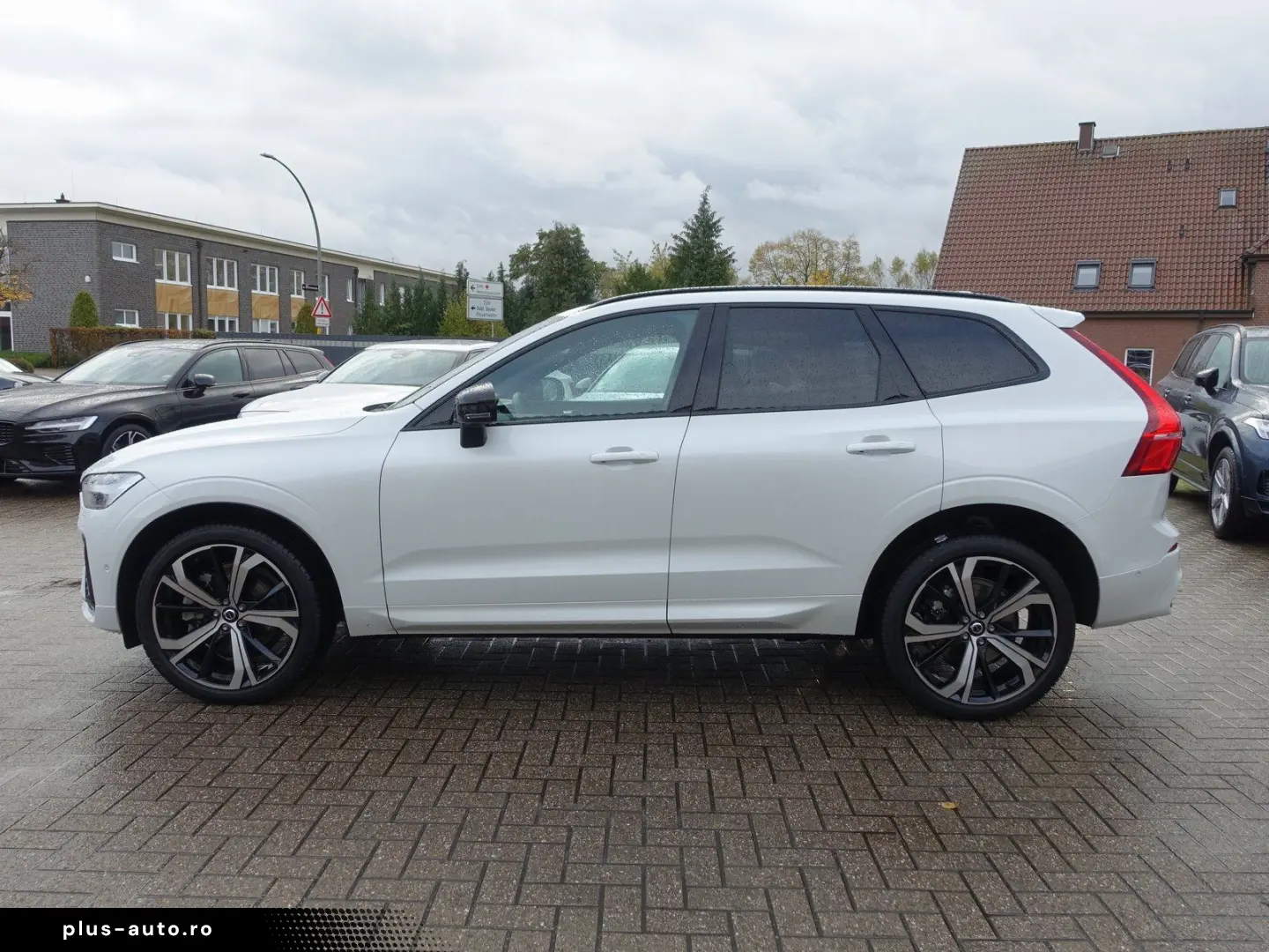 VOLVO XC60 Plus B5 AWD Four-C AHK HeadUp 360 Cam Pano
