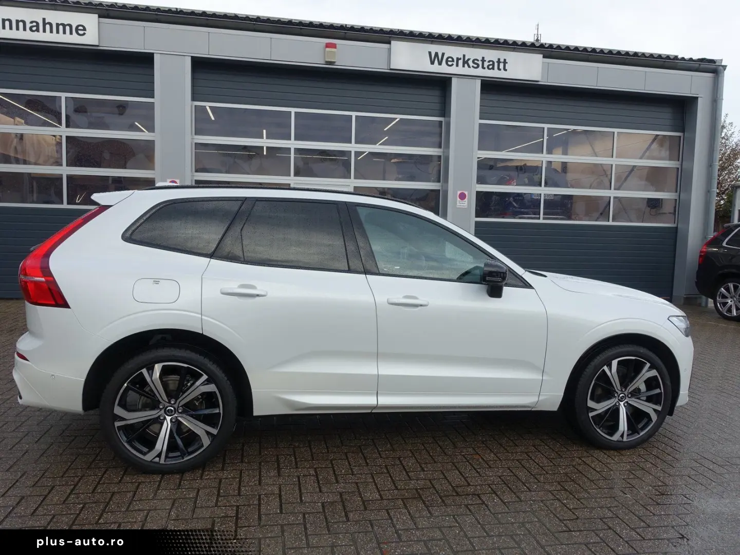 VOLVO XC60 Plus B5 AWD Four-C AHK HeadUp 360 Cam Pano