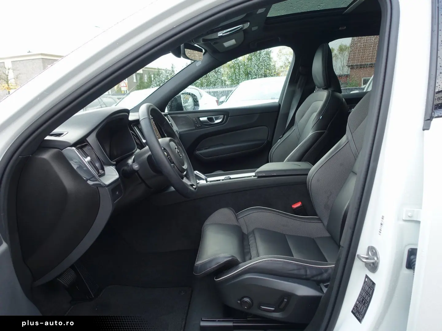 VOLVO XC60 Plus B5 AWD Four-C AHK HeadUp 360 Cam Pano