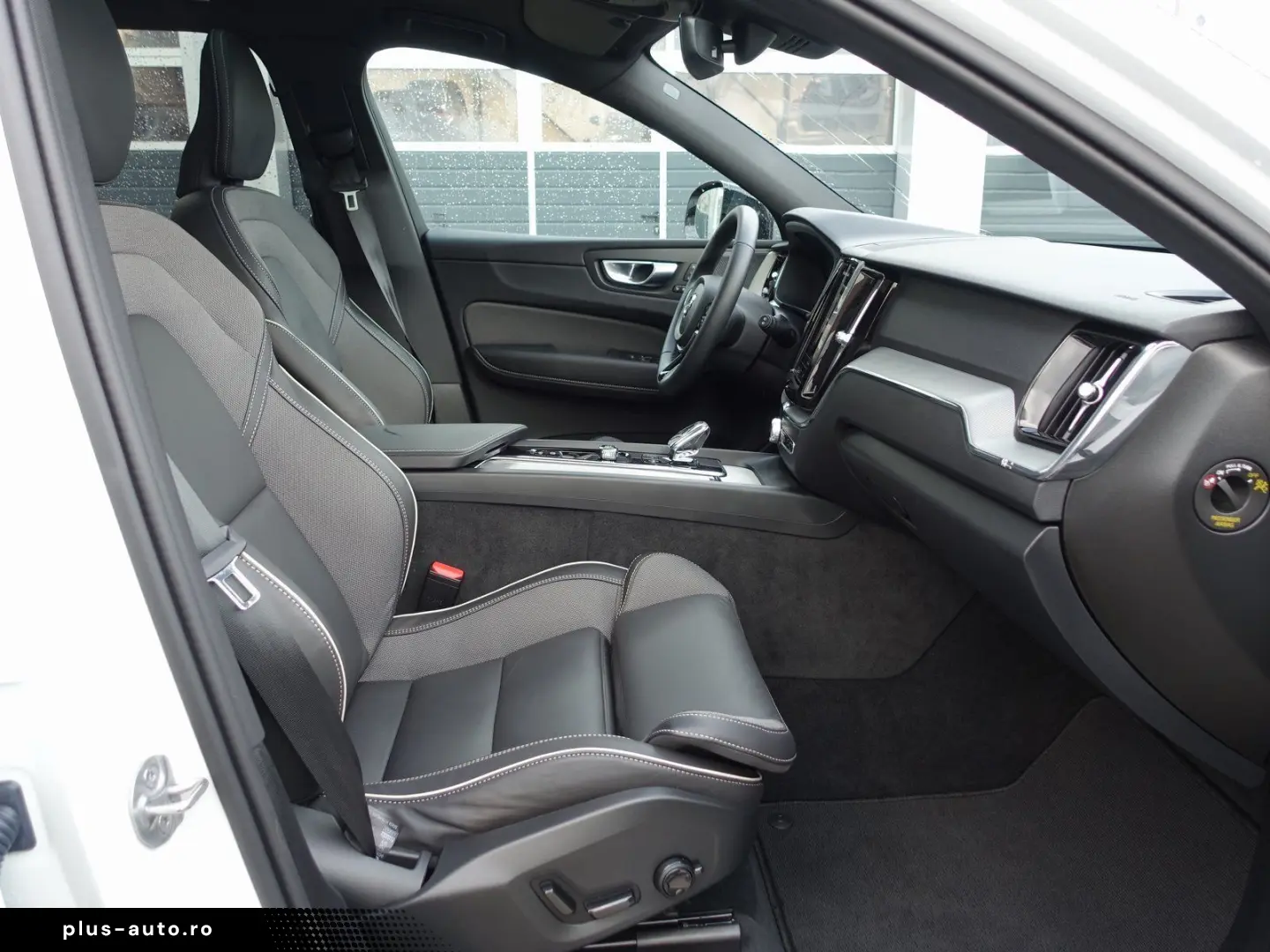 VOLVO XC60 Plus B5 AWD Four-C AHK HeadUp 360 Cam Pano