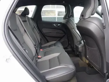 VOLVO XC60 Plus B5 AWD Four-C AHK HeadUp 360 Cam Pano