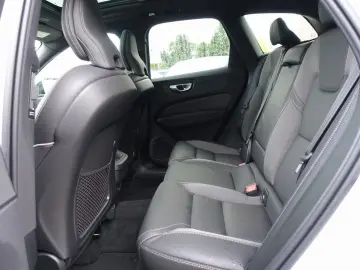 VOLVO XC60 Plus B5 AWD Four-C AHK HeadUp 360 Cam Pano