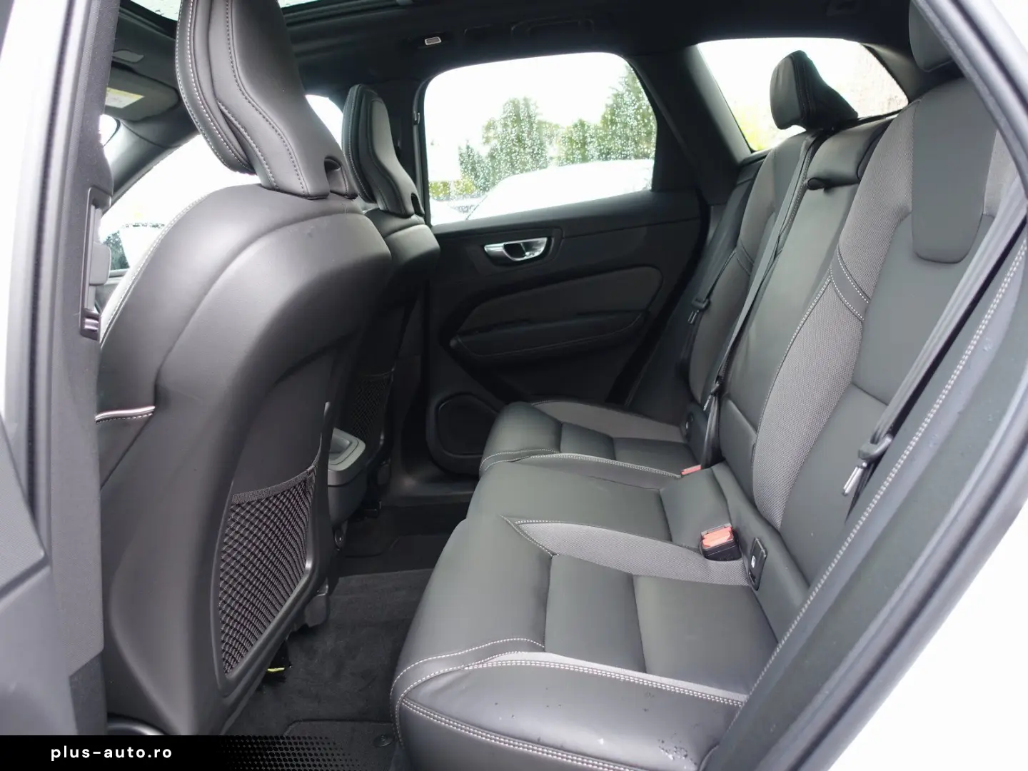 VOLVO XC60 Plus B5 AWD Four-C AHK HeadUp 360 Cam Pano