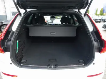 VOLVO XC60 Plus B5 AWD Four-C AHK HeadUp 360 Cam Pano