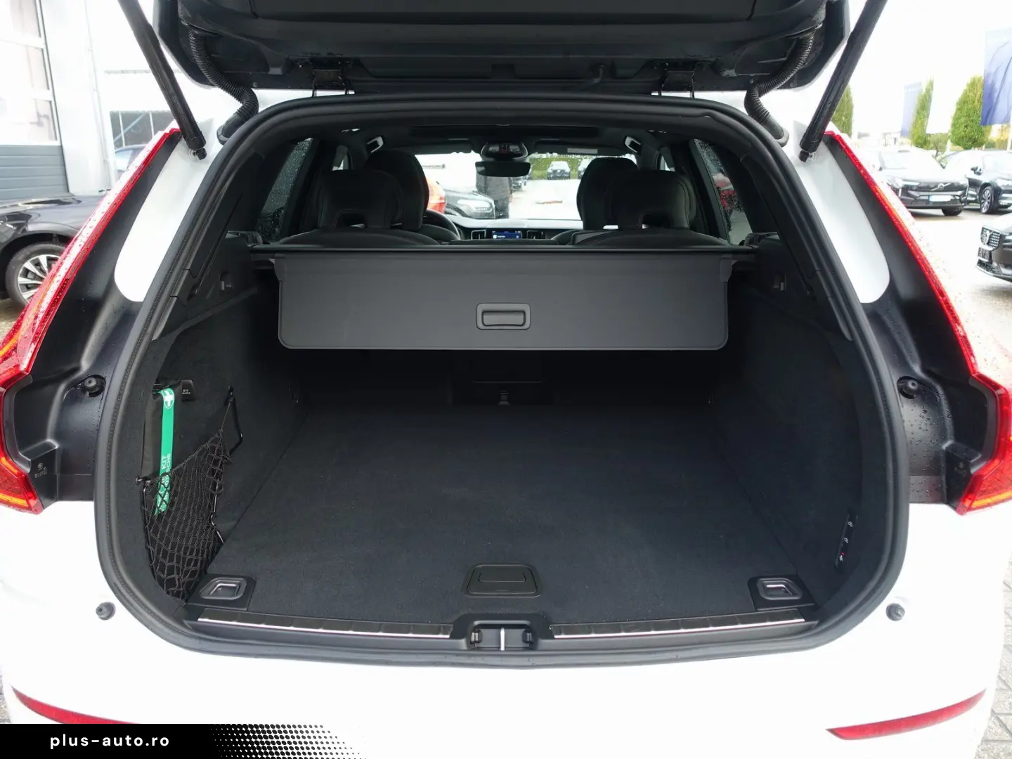 VOLVO XC60 Plus B5 AWD Four-C AHK HeadUp 360 Cam Pano