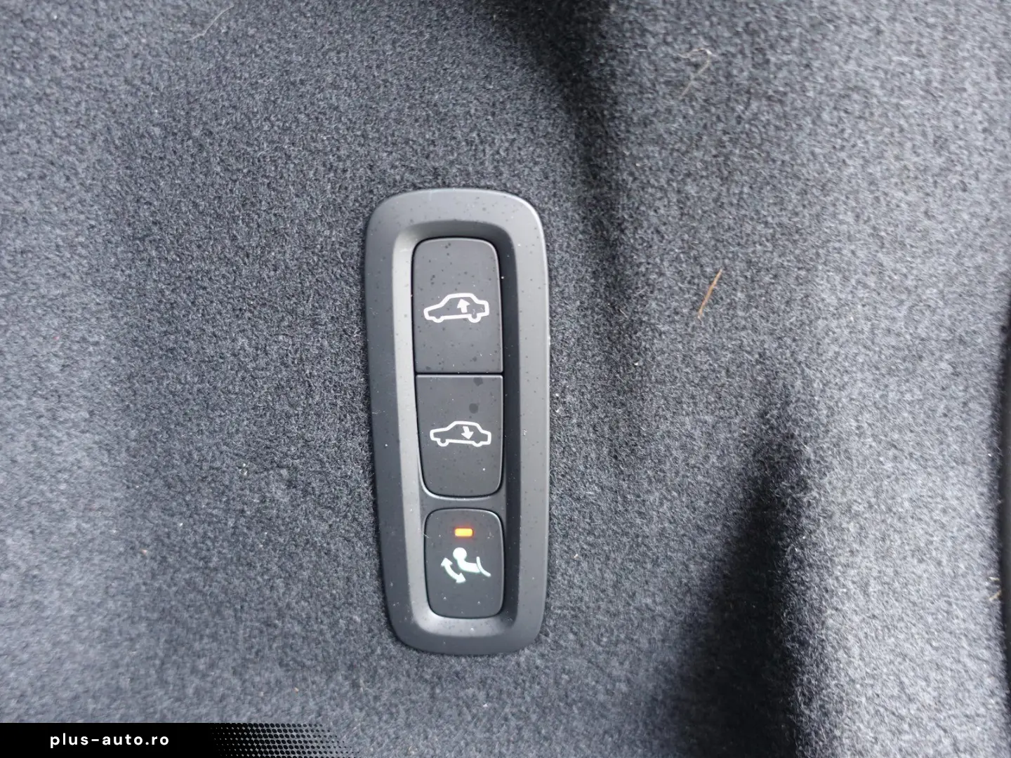 VOLVO XC60 Plus B5 AWD Four-C AHK HeadUp 360 Cam Pano