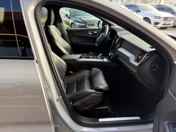 VOLVO XC60 Plus Dark AWD B4 Diesel EU6d StandHZG Leder