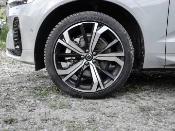 VOLVO XC60 Ultimate Dark Recharge Plug-In Hybrid AWD T