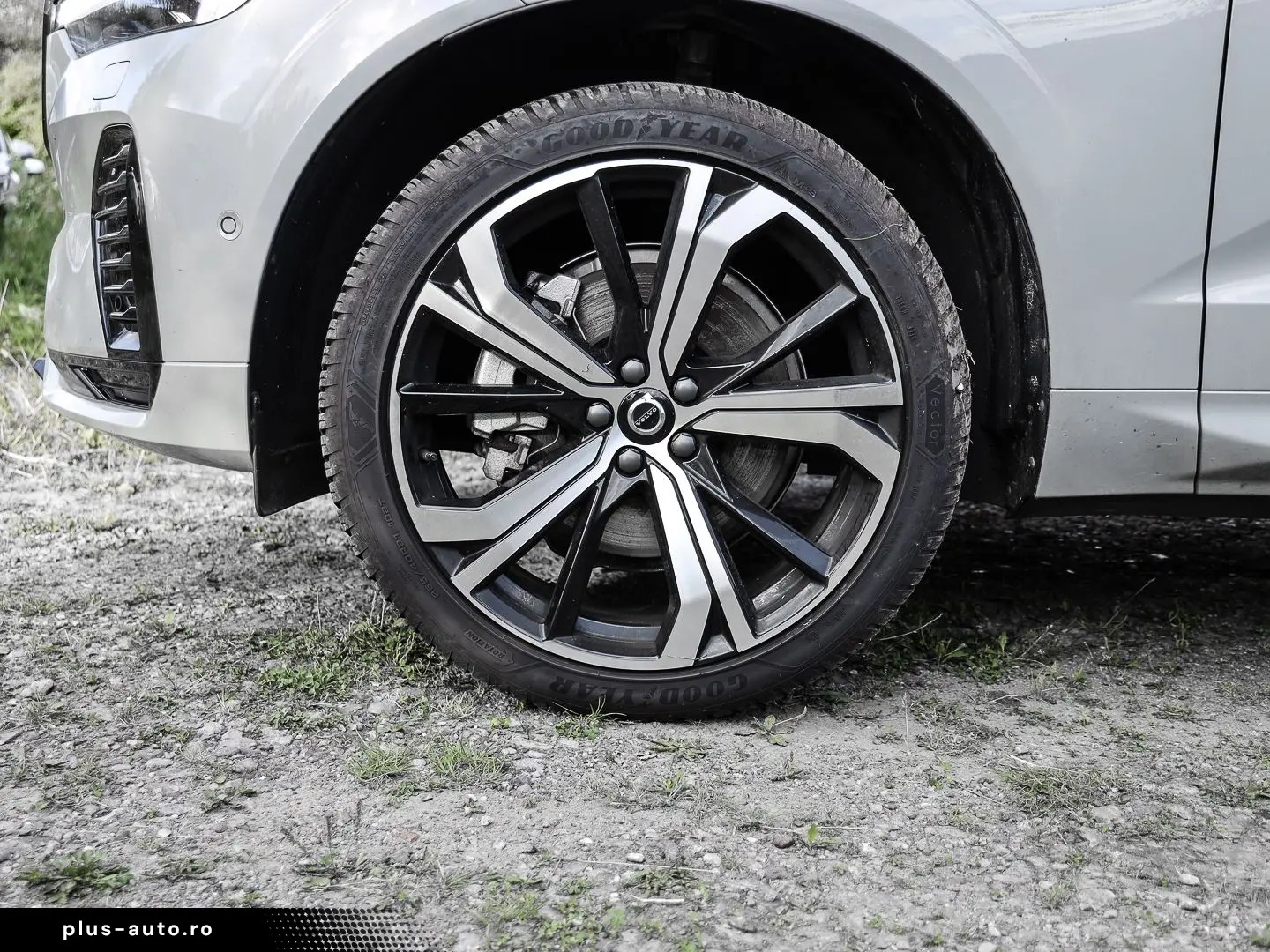 VOLVO XC60 Ultimate Dark Recharge Plug-In Hybrid AWD T