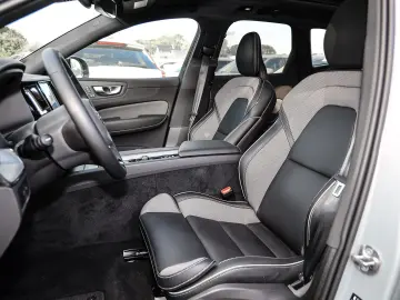 VOLVO XC60 Ultimate Dark Recharge Plug-In Hybrid AWD T