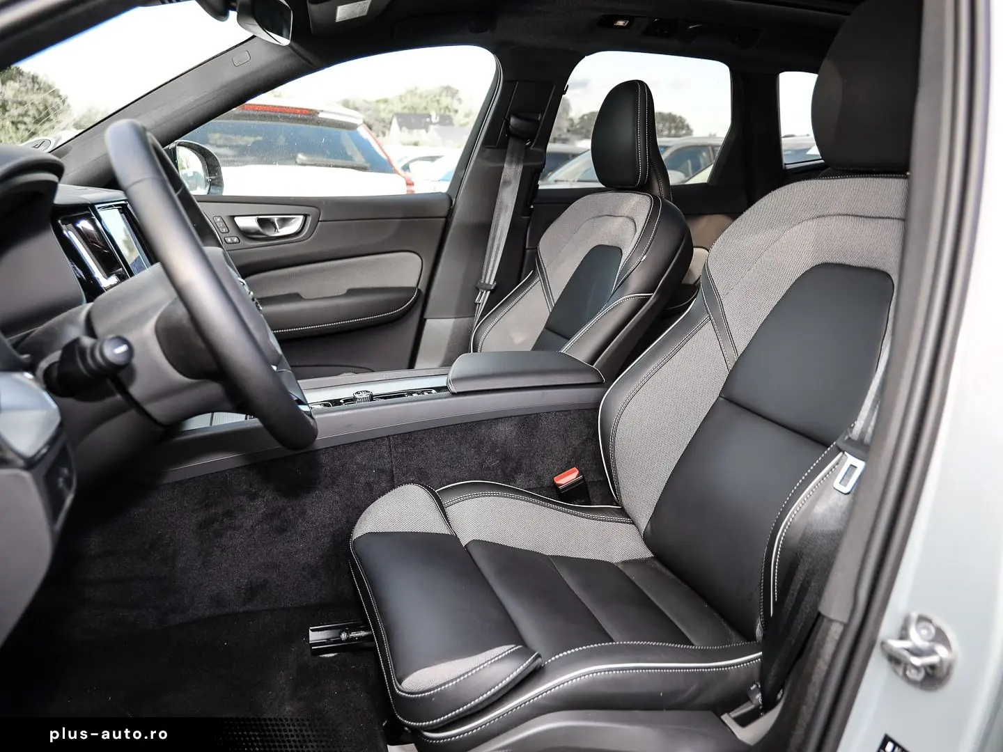 VOLVO XC60 Ultimate Dark Recharge Plug-In Hybrid AWD T