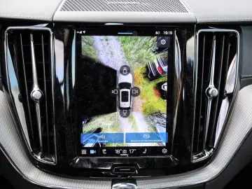 VOLVO XC60 Ultimate Dark Recharge Plug-In Hybrid AWD T