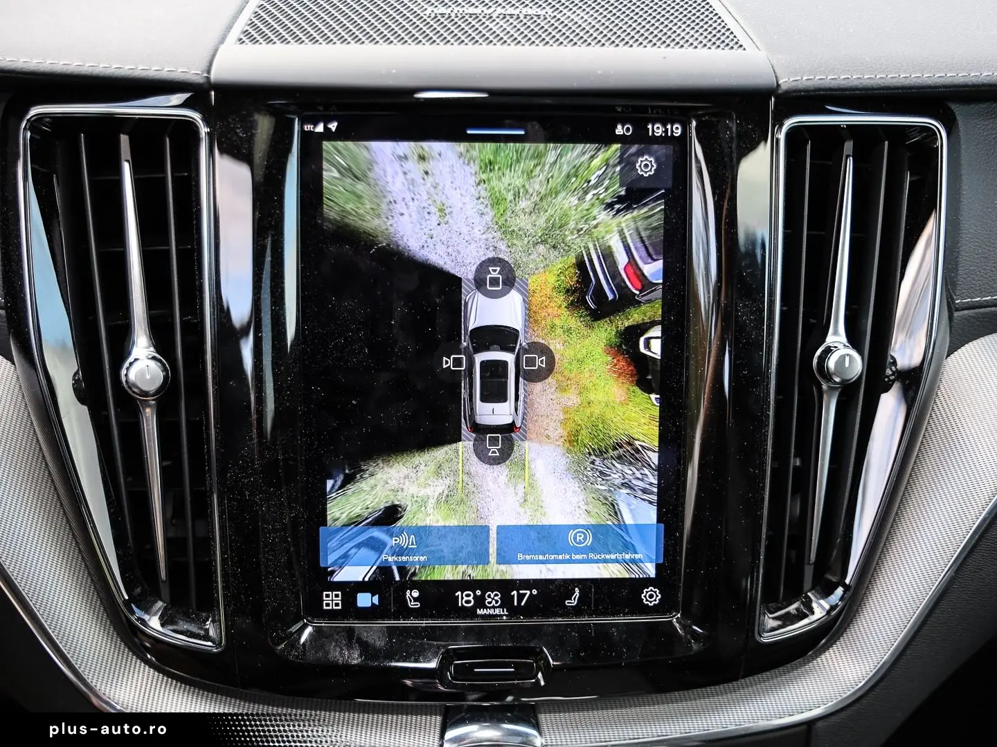 VOLVO XC60 Ultimate Dark Recharge Plug-In Hybrid AWD T