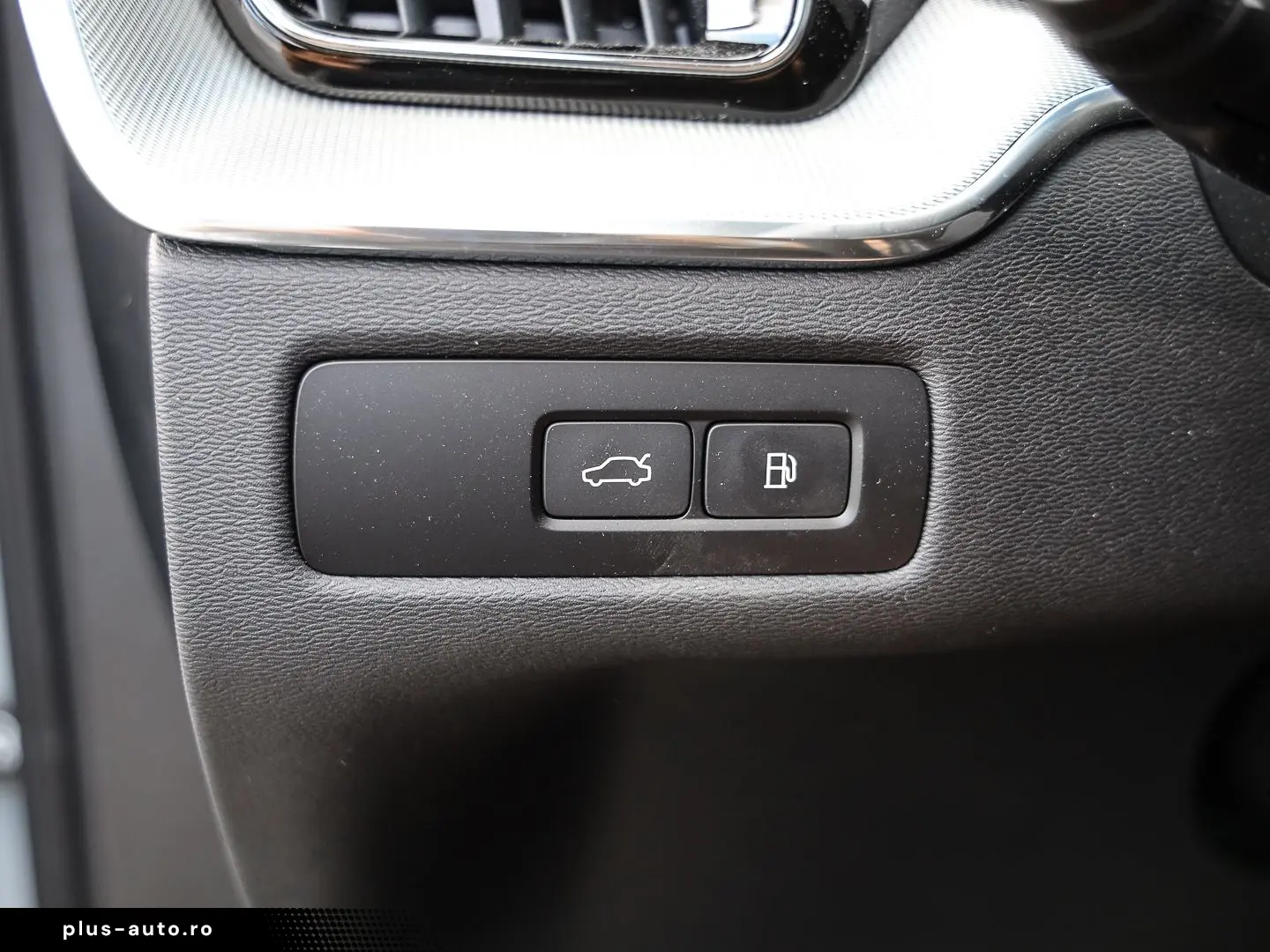 VOLVO XC60 Ultimate Dark Recharge Plug-In Hybrid AWD T