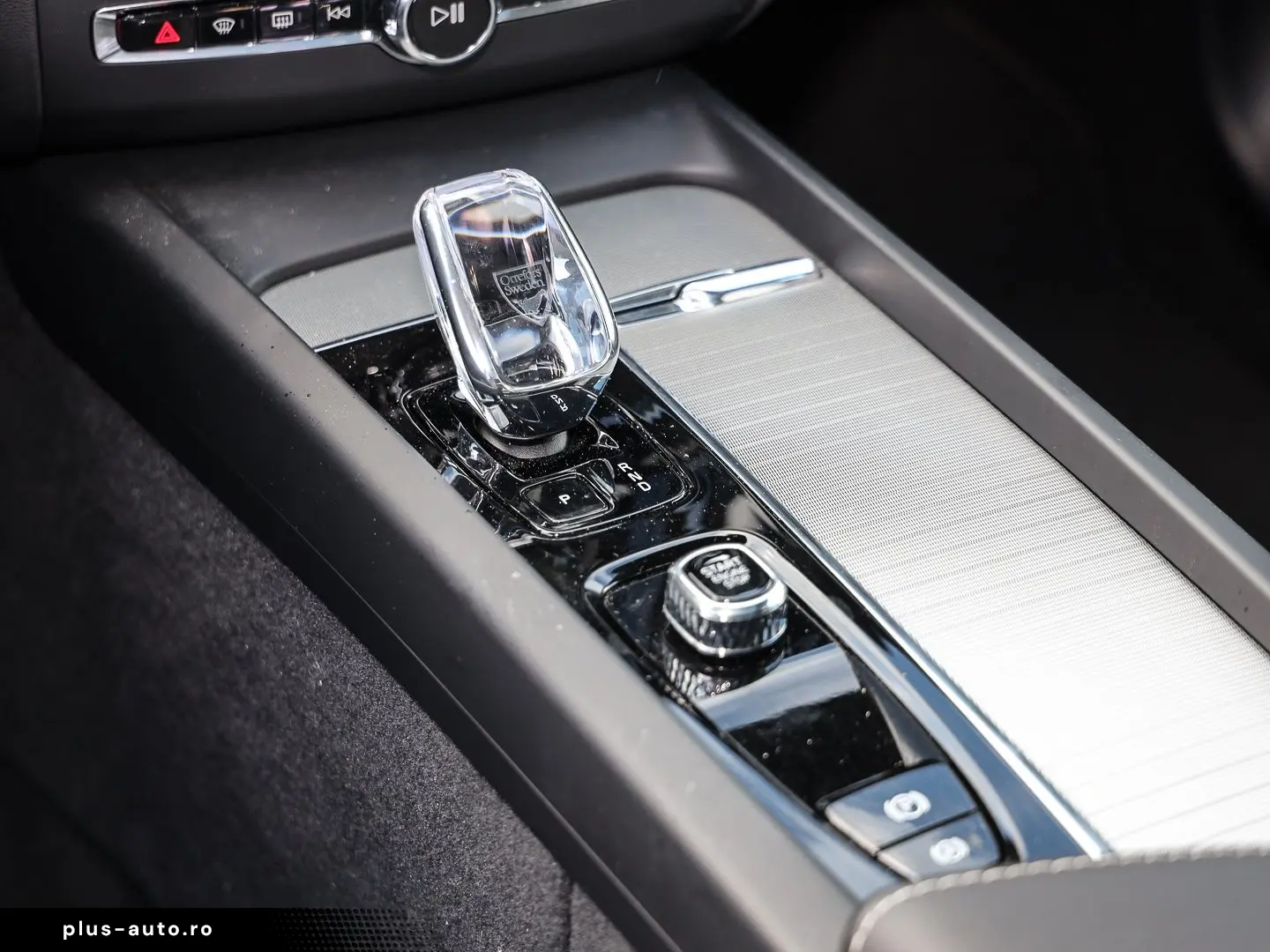 VOLVO XC60 Ultimate Dark Recharge Plug-In Hybrid AWD T