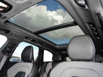 VOLVO XC60 Ultimate Dark Recharge Plug-In Hybrid AWD T