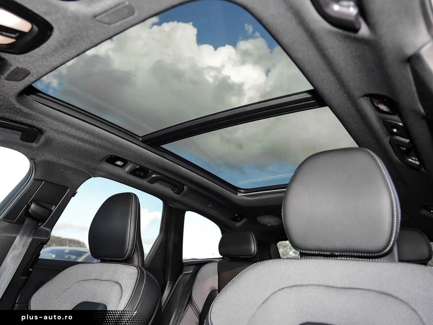 VOLVO XC60 Ultimate Dark Recharge Plug-In Hybrid AWD T