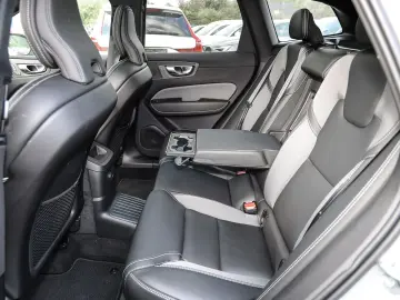 VOLVO XC60 Ultimate Dark Recharge Plug-In Hybrid AWD T