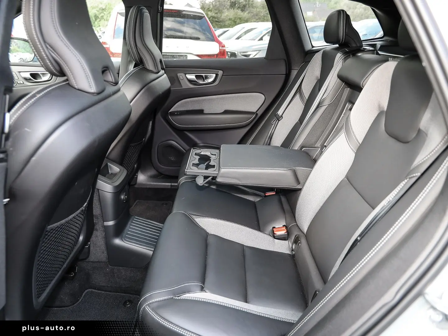 VOLVO XC60 Ultimate Dark Recharge Plug-In Hybrid AWD T