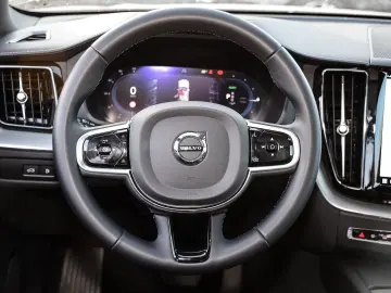 VOLVO XC60 Ultimate Dark Recharge Plug-In Hybrid AWD T