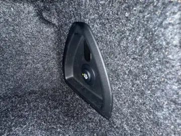 BMW M5 Lim Ultimate Frozen Keramik Merino Orange AHK