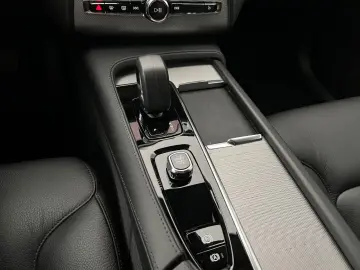 VOLVO XC90 T8 AWD RECHARGE CORE AUT