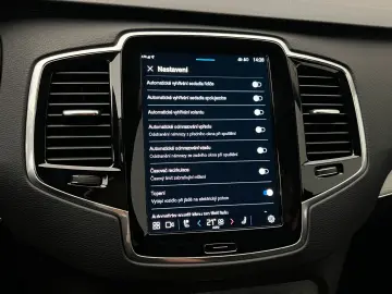 VOLVO XC90 T8 AWD RECHARGE CORE AUT