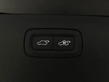 VOLVO XC90 T8 AWD RECHARGE CORE AUT