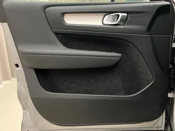 VOLVO XC40 B4 CORE AUT