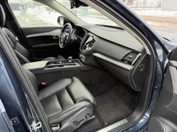 VOLVO XC90 Ultimate Dark Recharge AWD 7Sitze AHK Stand