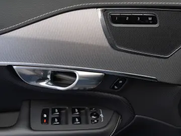 VOLVO XC90 T8 AWD TwinEngine Recharge R Design 7-Sitze