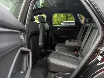 AUDI Q3 45 1.4 TFSI e basis Q3 45 TFSI e basis Pano