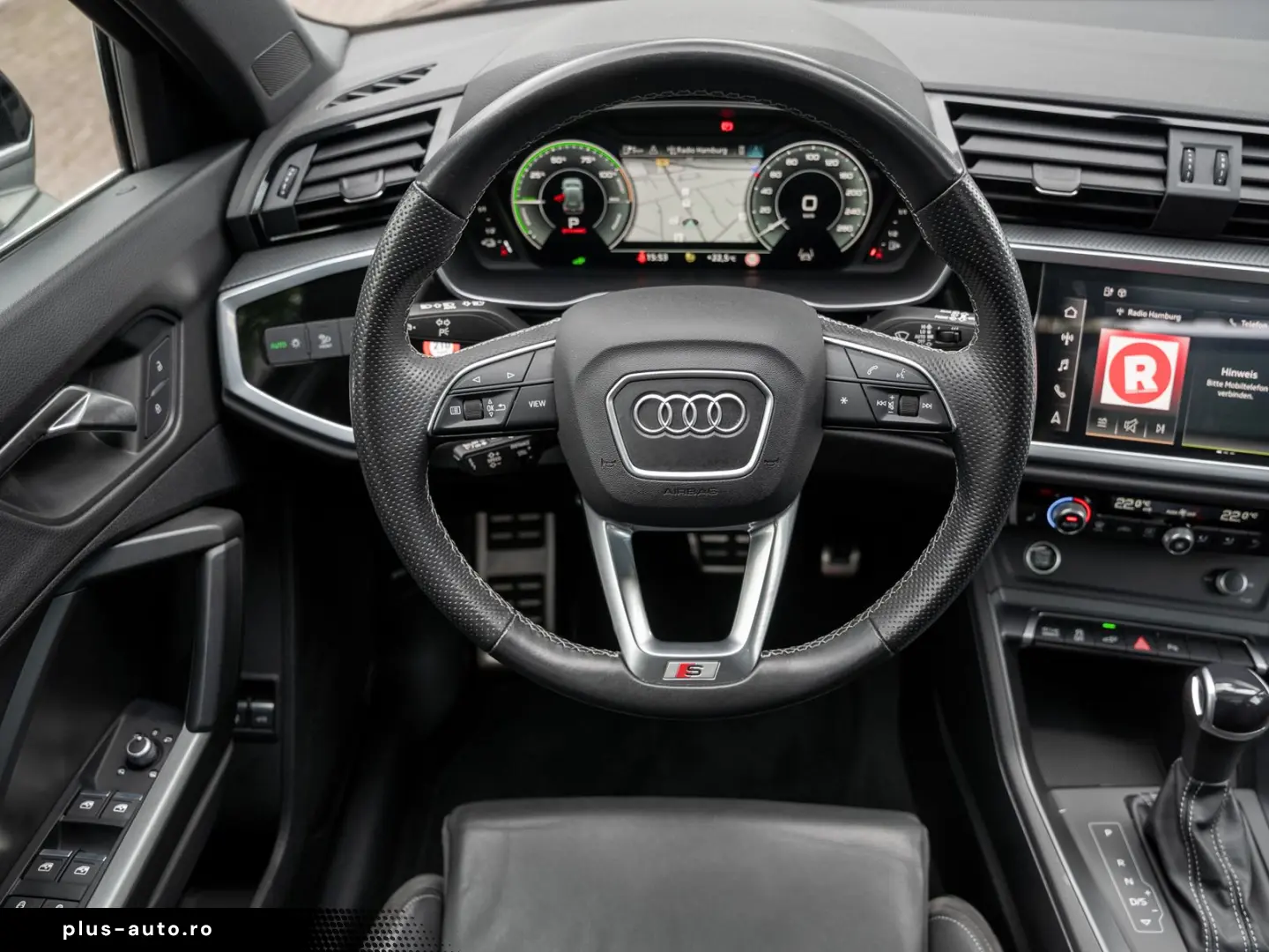 AUDI Q3 45 1.4 TFSI e basis Q3 45 TFSI e basis Pano