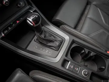 AUDI Q3 45 1.4 TFSI e basis Q3 45 TFSI e basis Pano