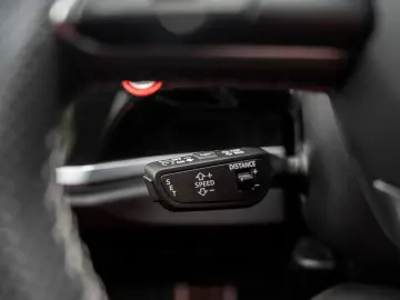 AUDI Q3 45 1.4 TFSI e basis Q3 45 TFSI e basis Pano