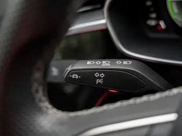 AUDI Q3 45 1.4 TFSI e basis Q3 45 TFSI e basis Pano