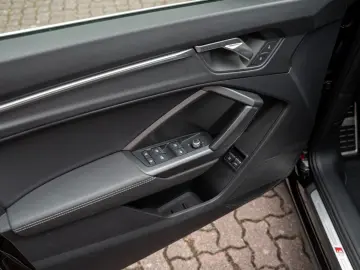 AUDI Q3 45 1.4 TFSI e basis Q3 45 TFSI e basis Pano