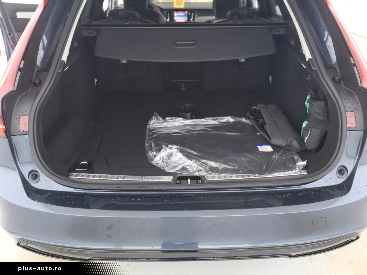 VOLVO V90 T6 Plus Dark Recharge Plug-In Hybrid AWD