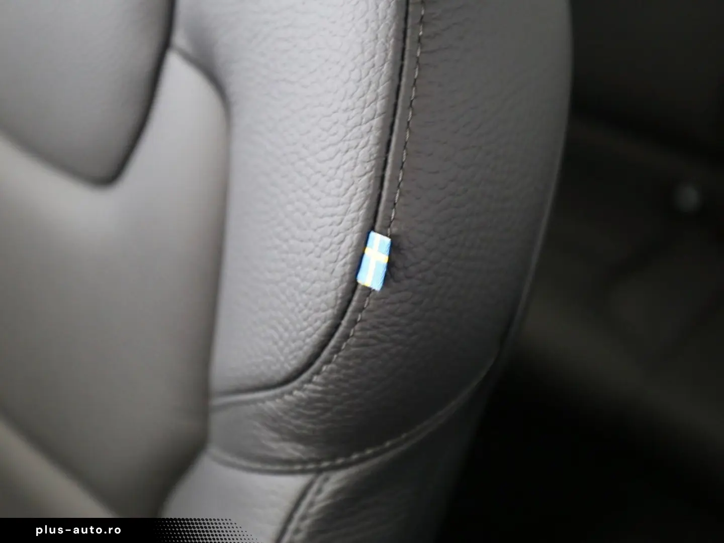 VOLVO V90 T6 Plus Dark Recharge Plug-In Hybrid AWD