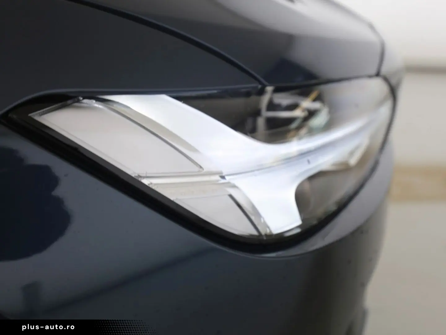 VOLVO V90 T6 Plus Dark Recharge Plug-In Hybrid AWD