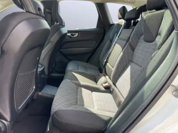 VOLVO XC60 Recharge T6 Twin Engine Core Plug-In Hybrid