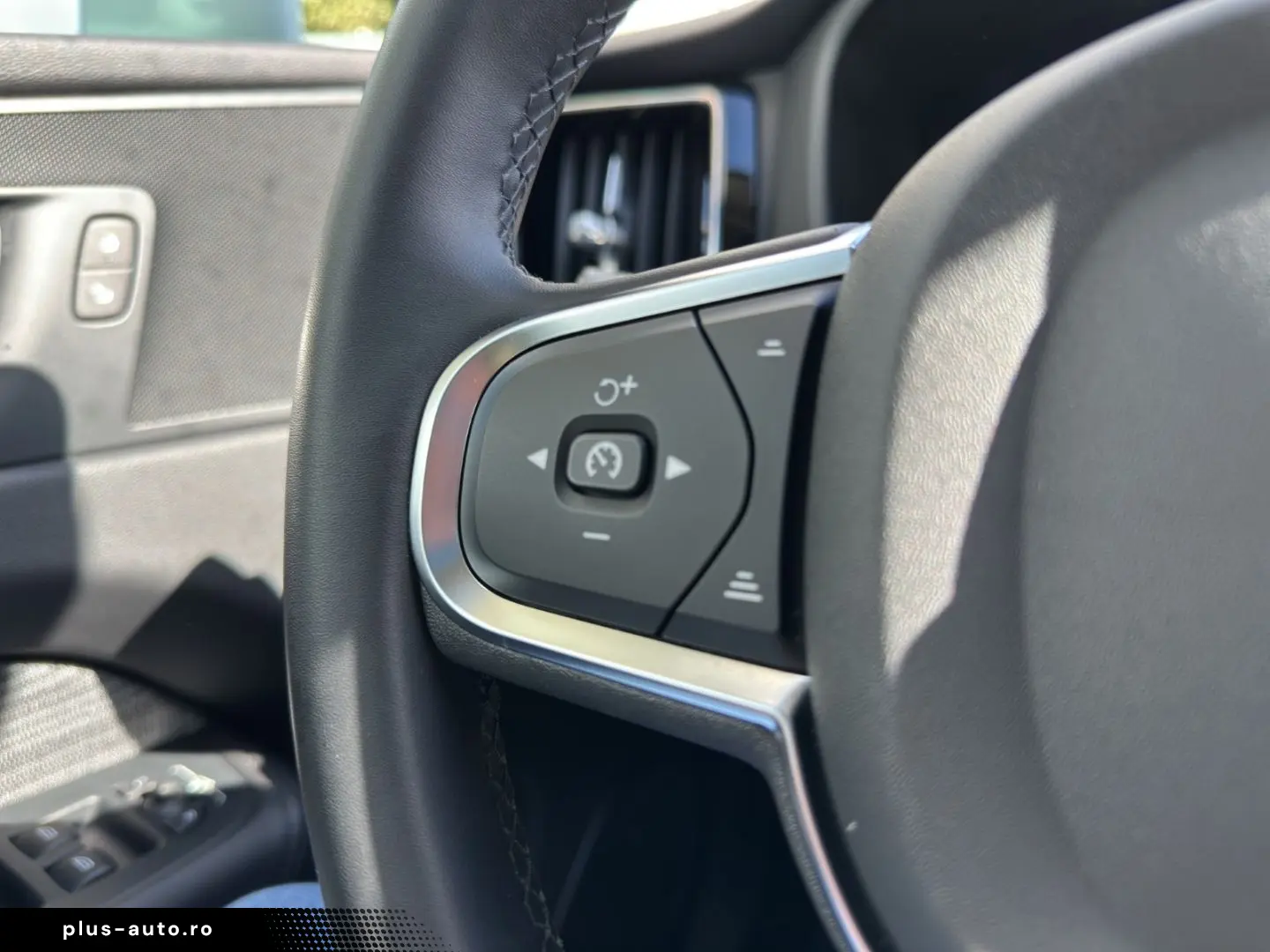 VOLVO XC60 Recharge T6 Twin Engine Core Plug-In Hybrid