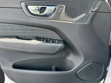 VOLVO XC60 Recharge T6 Twin Engine Core Plug-In Hybrid